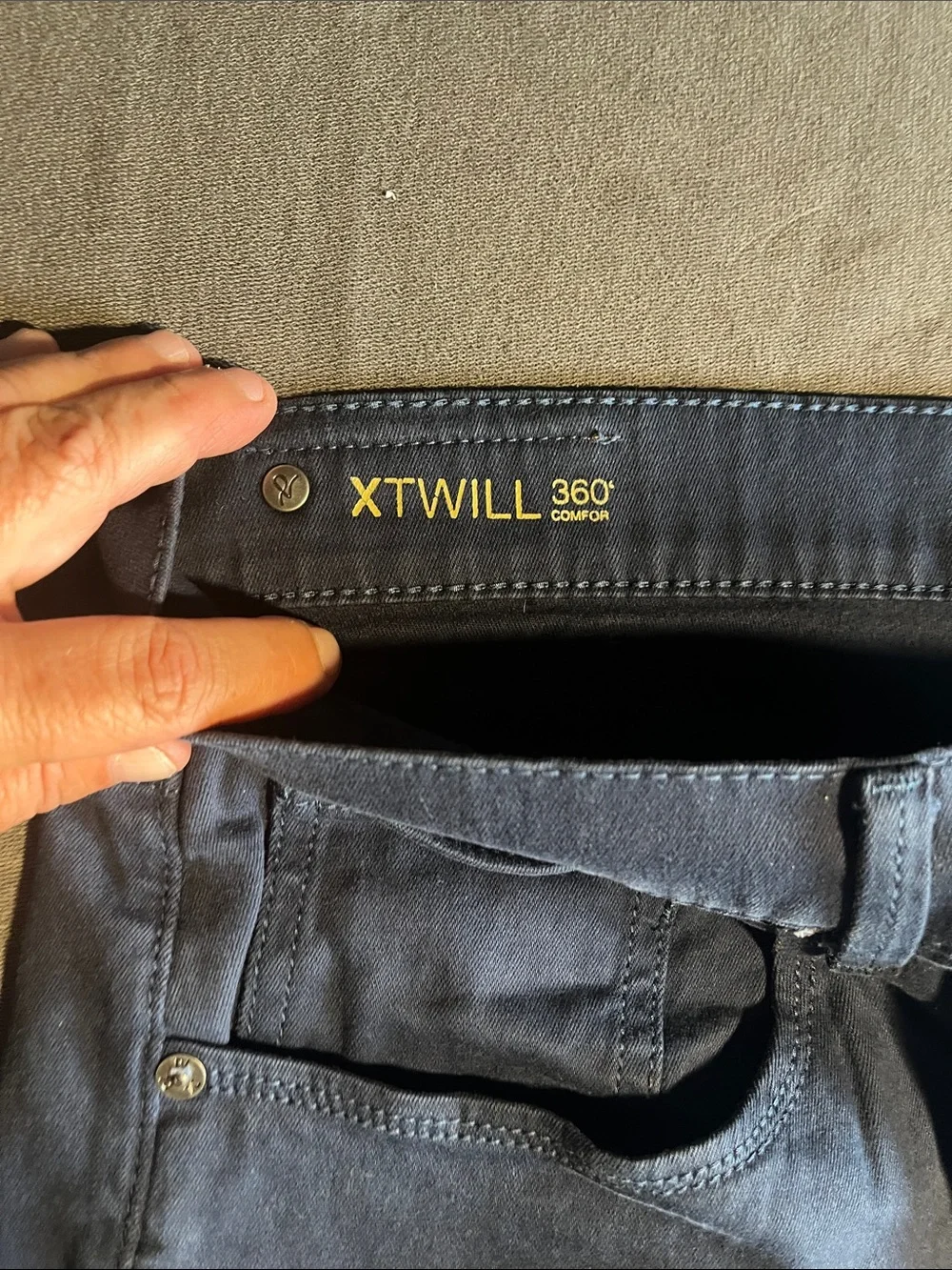 DL1961 Black High-Rise Jeans with Gold Stitching size 36